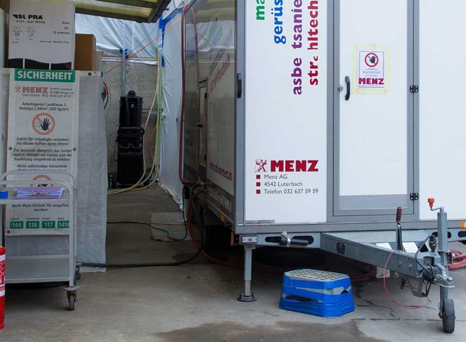 Mobile Dusche zur Dekontamination der Asbest Mitarbeiter nach SUVA