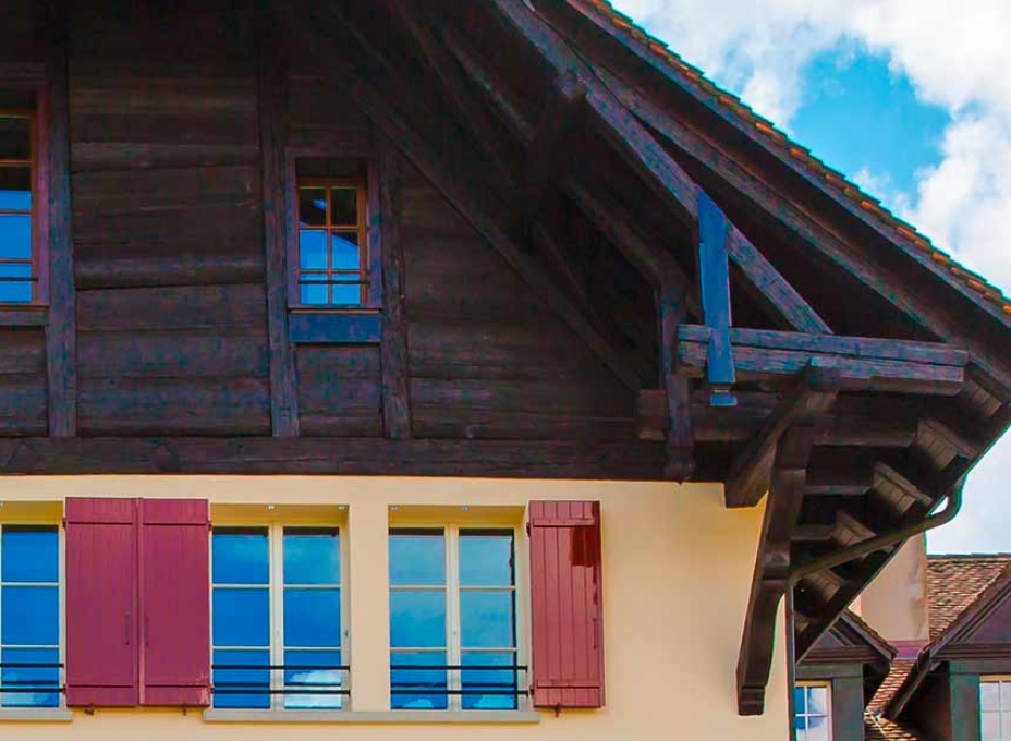 Aussen Anstrich eines alten Fachwerk Hauses und seine Holz Elemente durch Malermeister Menz 