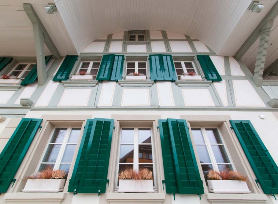 Fenster und Fassaden Renovation eines alten Fachwerkhauses durch Malerei Menz in Luterbach