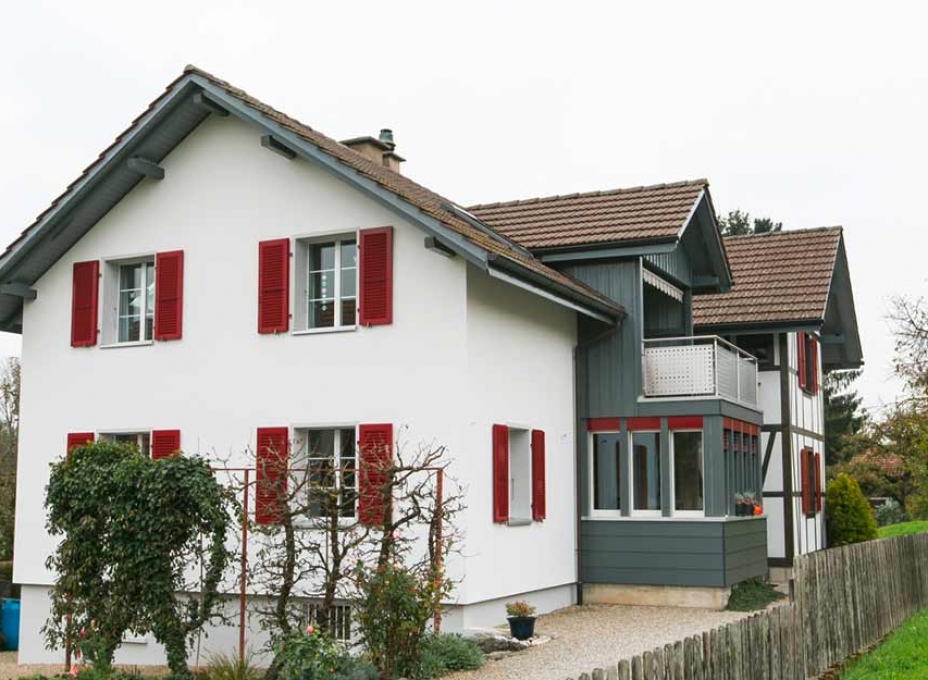 Fassaden Renovierung eines Einfamilienhauses in der Region Solothurn durch Malerei Menz